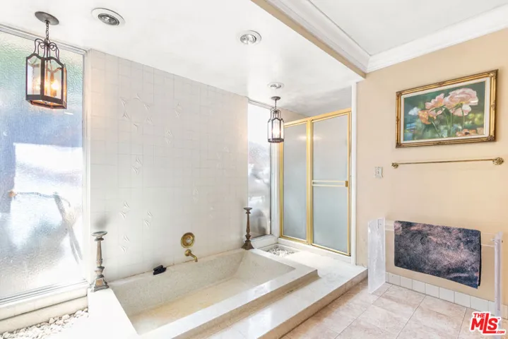 6704 Bedford Avenue, Los Angeles, California 90056