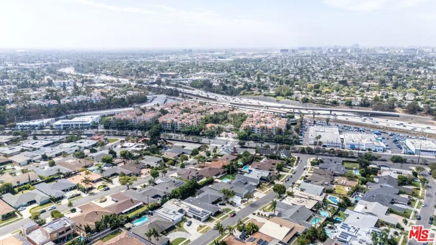 6704 Bedford Avenue, Los Angeles, California 90056