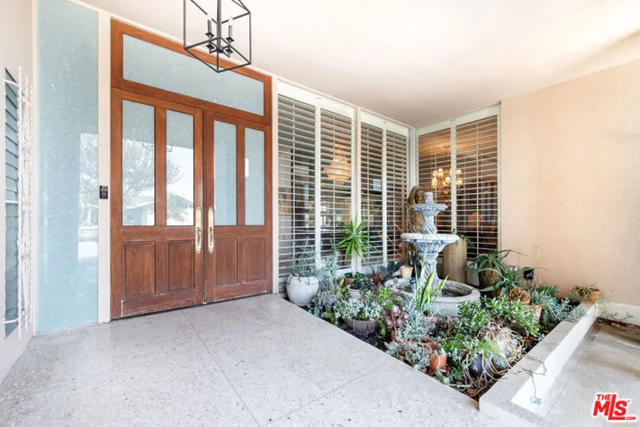 6704 Bedford Avenue, Los Angeles, California 90056