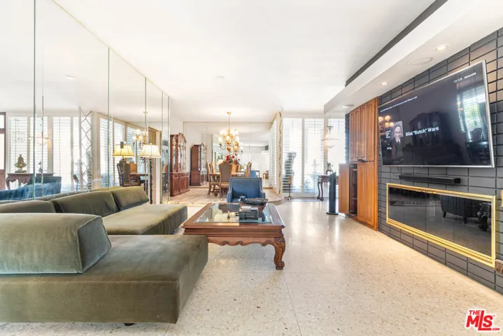 6704 Bedford Avenue, Los Angeles, California 90056