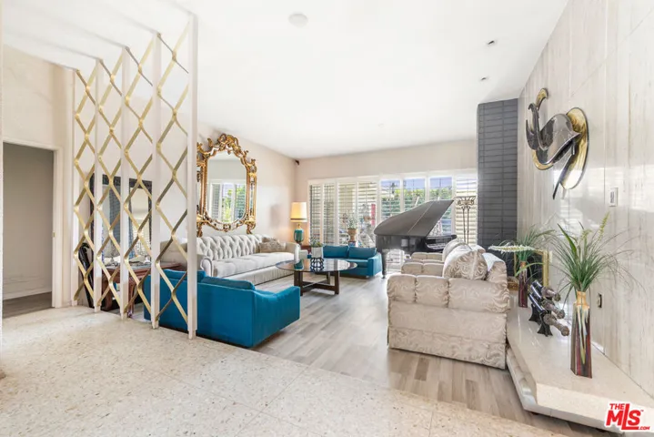 6704 Bedford Avenue, Los Angeles, California 90056