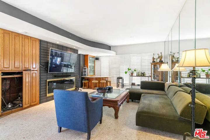 6704 Bedford Avenue, Los Angeles, California 90056