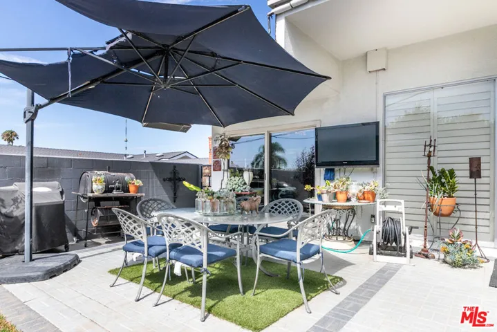 6704 Bedford Avenue, Los Angeles, California 90056