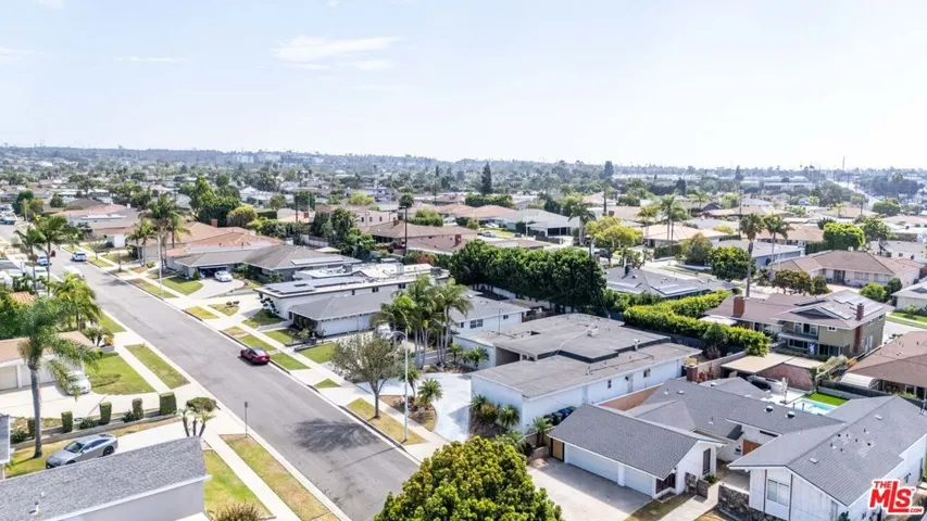 6704 Bedford Avenue, Los Angeles, California 90056