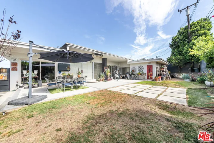 6704 Bedford Avenue, Los Angeles, California 90056
