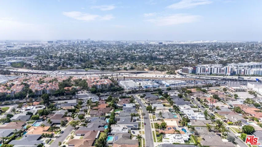 6704 Bedford Avenue, Los Angeles, California 90056