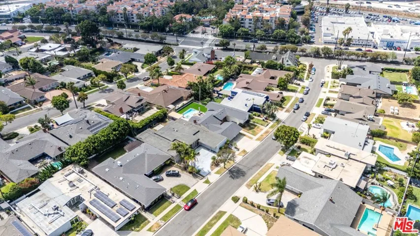 6704 Bedford Avenue, Los Angeles, California 90056