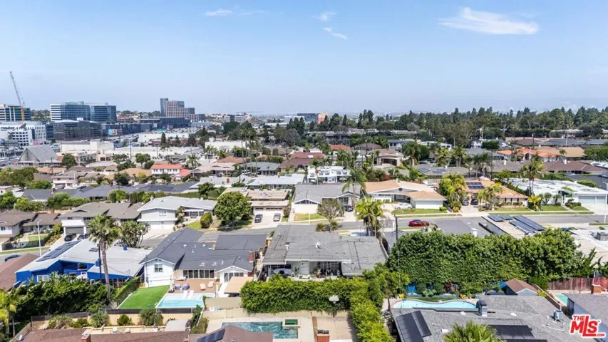 6704 Bedford Avenue, Los Angeles, California 90056