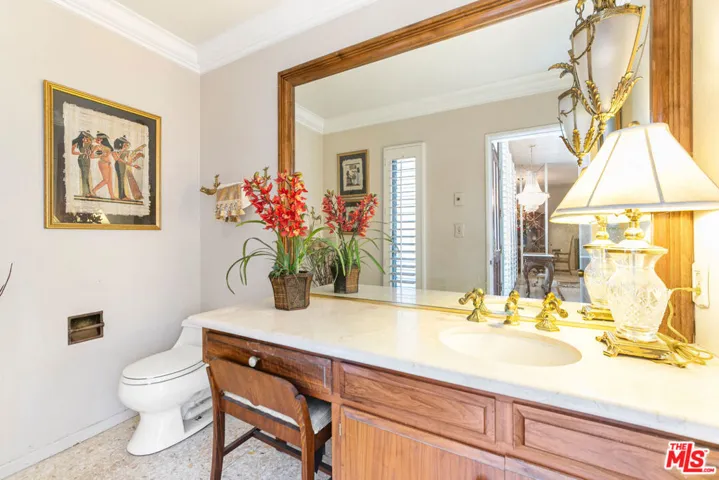 6704 Bedford Avenue, Los Angeles, California 90056