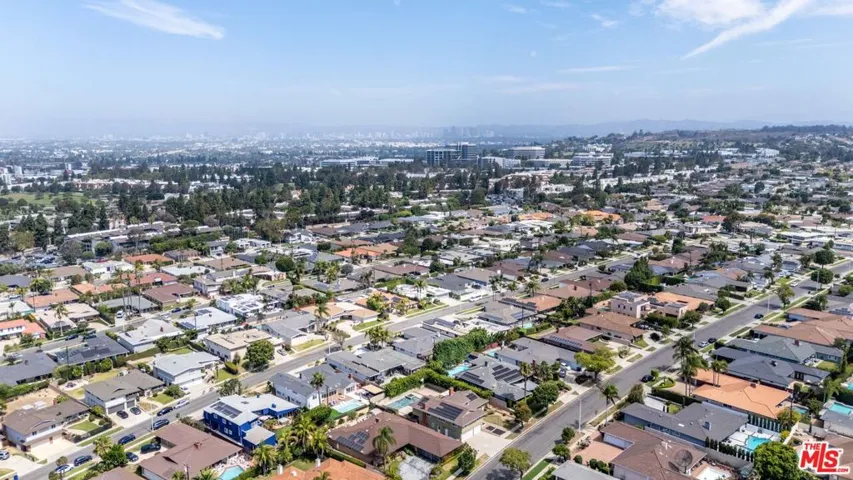 6704 Bedford Avenue, Los Angeles, California 90056
