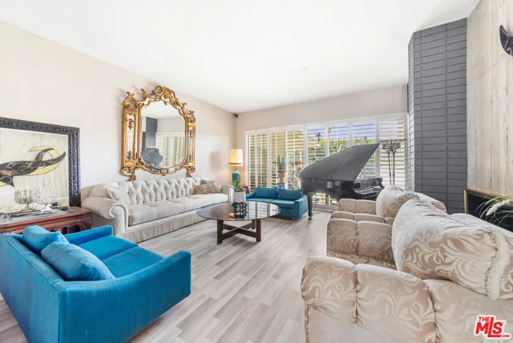 6704 Bedford Avenue, Los Angeles, California 90056