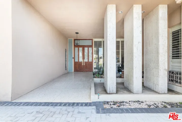 6704 Bedford Avenue, Los Angeles, California 90056
