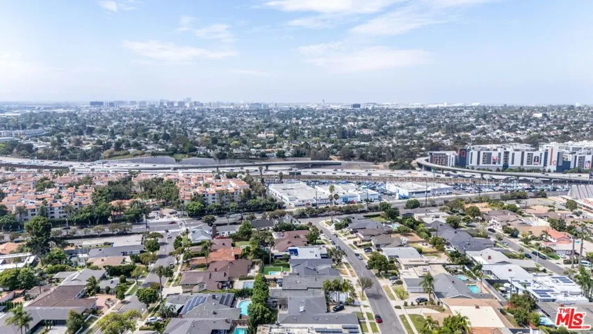 6704 Bedford Avenue, Los Angeles, California 90056