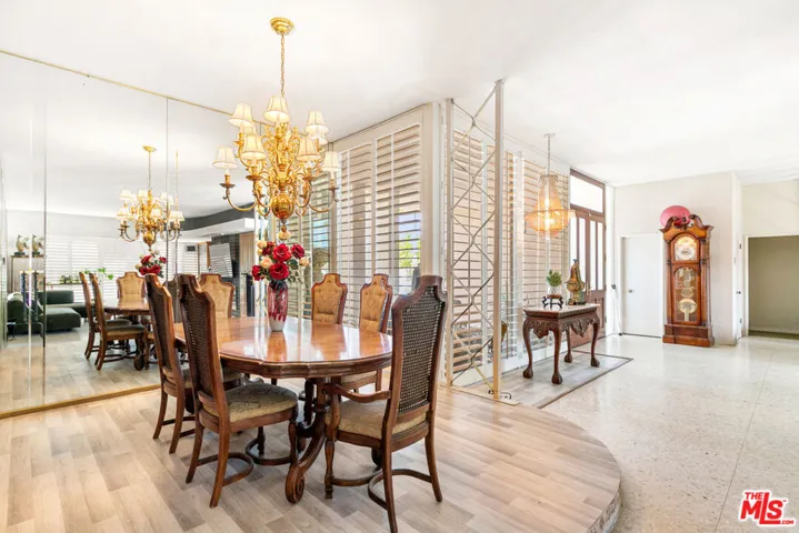 6704 Bedford Avenue, Los Angeles, California 90056