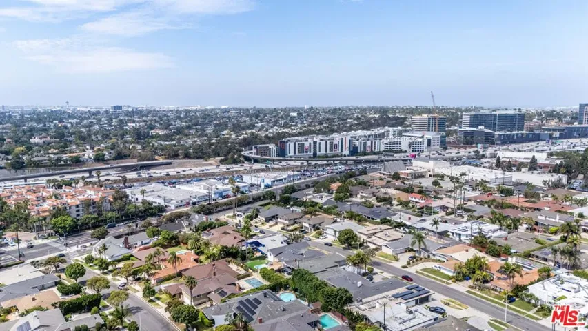 6704 Bedford Avenue, Los Angeles, California 90056