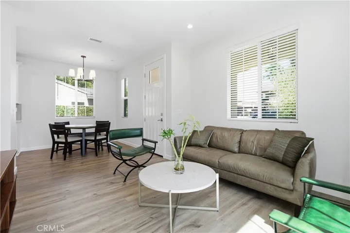 Living/dining room