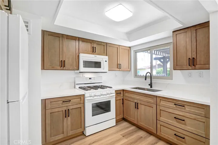75220 Valencia, Palm Desert, California 92211