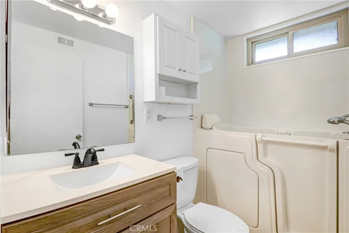 75220 Valencia, Palm Desert, California 92211