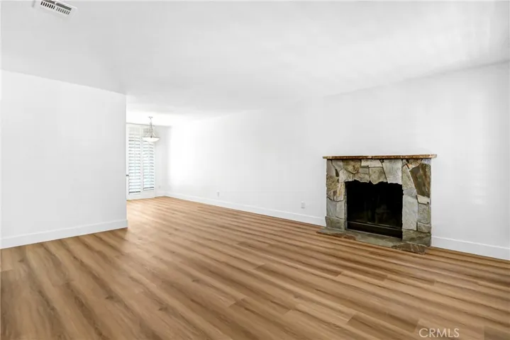 75220 Valencia, Palm Desert, California 92211