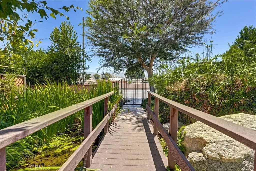 Common Area Grounds towards Street View
