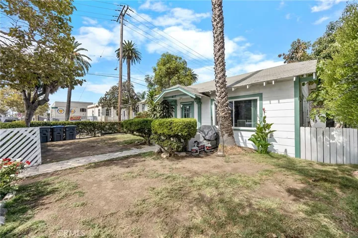 836 South Sycamore Street, Santa Ana, California 92701