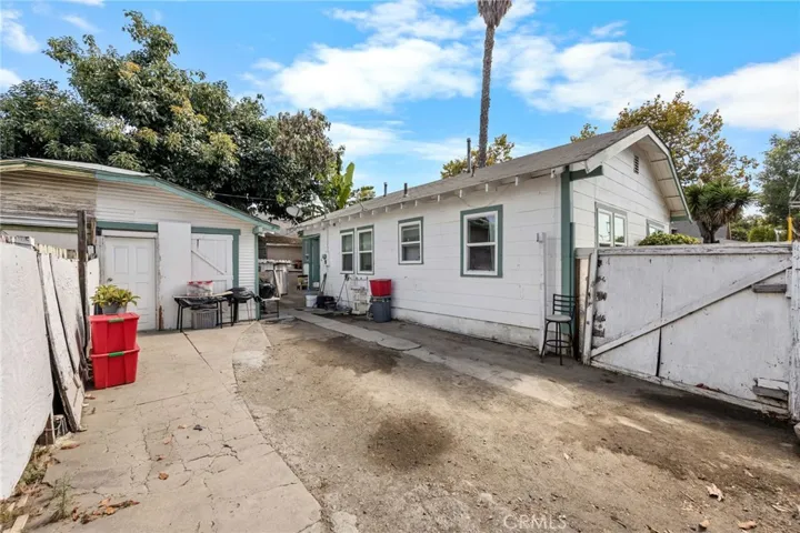 836 South Sycamore Street, Santa Ana, California 92701