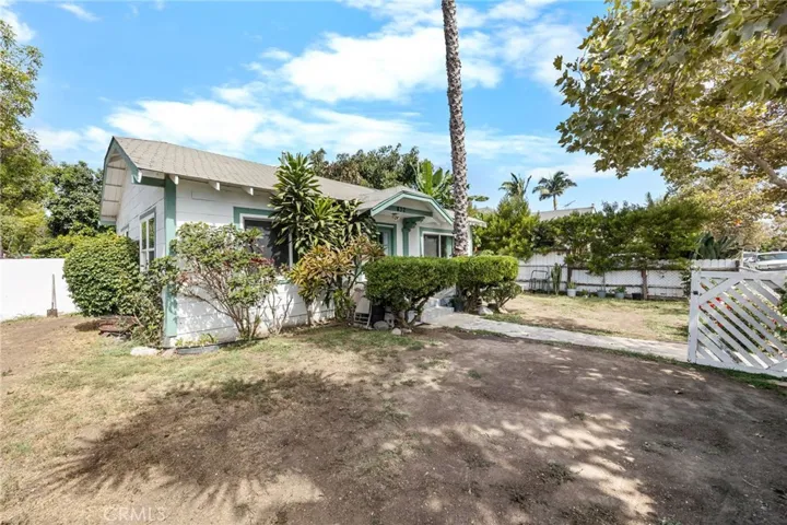 836 South Sycamore Street, Santa Ana, California 92701