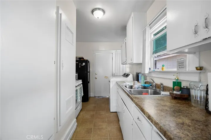 836 South Sycamore Street, Santa Ana, California 92701