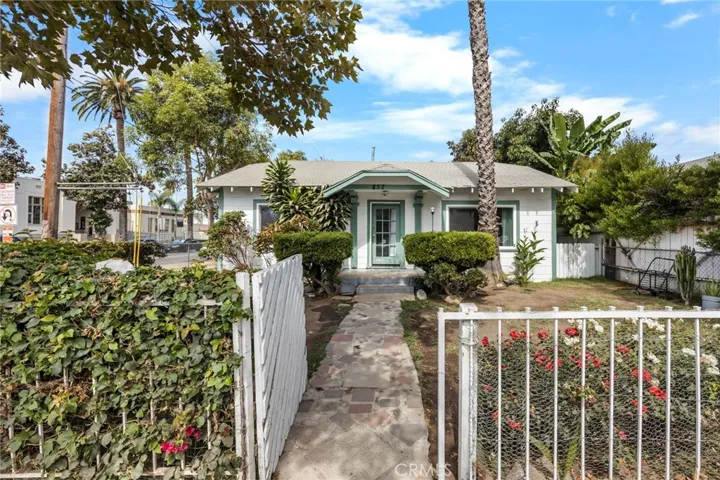 836 South Sycamore Street, Santa Ana, California 92701