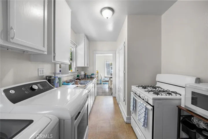 836 South Sycamore Street, Santa Ana, California 92701