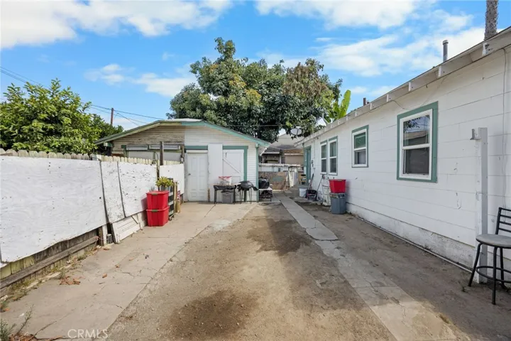 836 South Sycamore Street, Santa Ana, California 92701