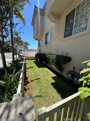 Private front yard space