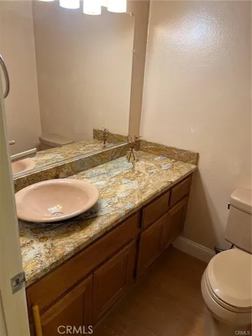 DOWNSTAIRS 1/2 BATH