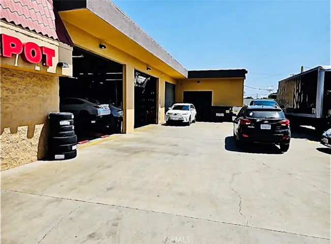 185 E Foothill Boulevard, Rialto, California 92376