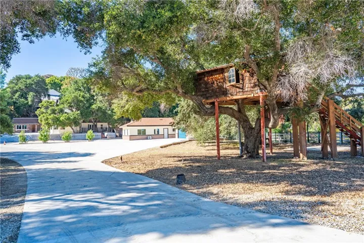 26251 Ravenhill Road, Canyon Country, California 91387