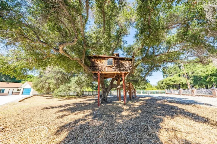 26251 Ravenhill Road, Canyon Country, California 91387