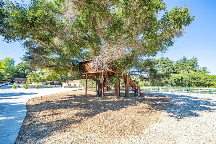 26251 Ravenhill Road, Canyon Country, California 91387