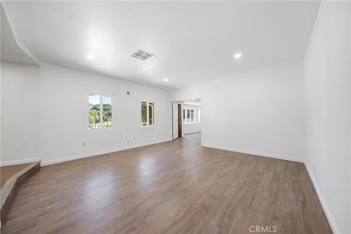 26251 Ravenhill Road, Canyon Country, California 91387