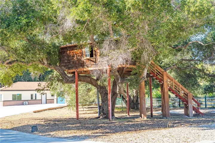 26251 Ravenhill Road, Canyon Country, California 91387