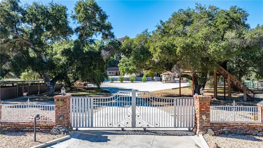 26251 Ravenhill Road, Canyon Country, California 91387