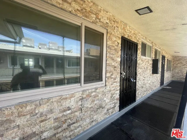 628 S Osage Avenue 7, Inglewood, California 90301 — photo 4