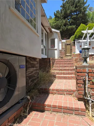 8709 Lookout Mountain, Los Angeles, California 90046