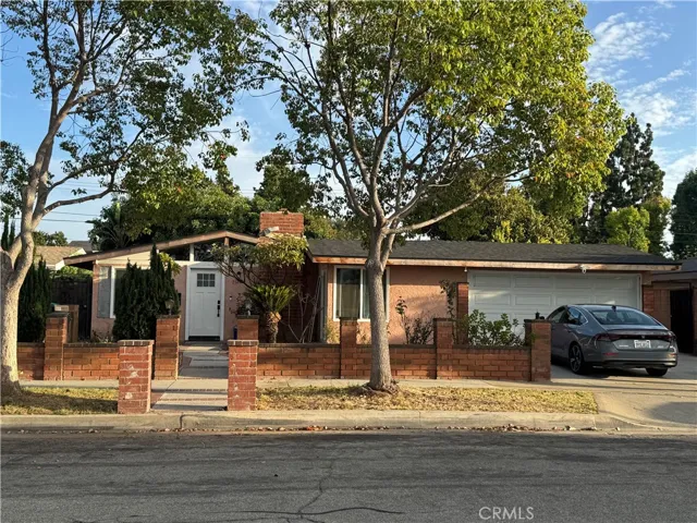 2128 W Larkspur, Orange, California 92868