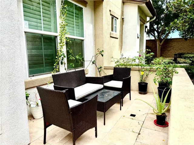 Front sitting area