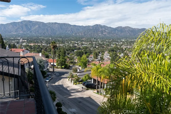 3435 Oakmont View Drive, Glendale, California 91208