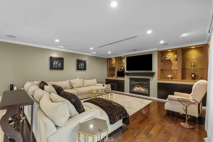 3435 Oakmont View Drive, Glendale, California 91208
