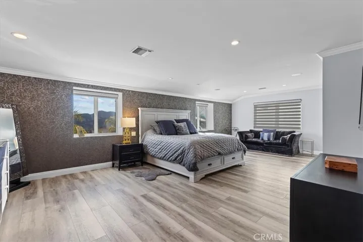 3435 Oakmont View Drive, Glendale, California 91208