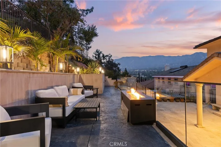 3435 Oakmont View Drive, Glendale, California 91208