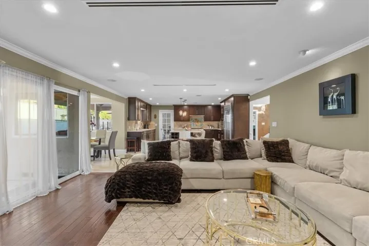 3435 Oakmont View Drive, Glendale, California 91208