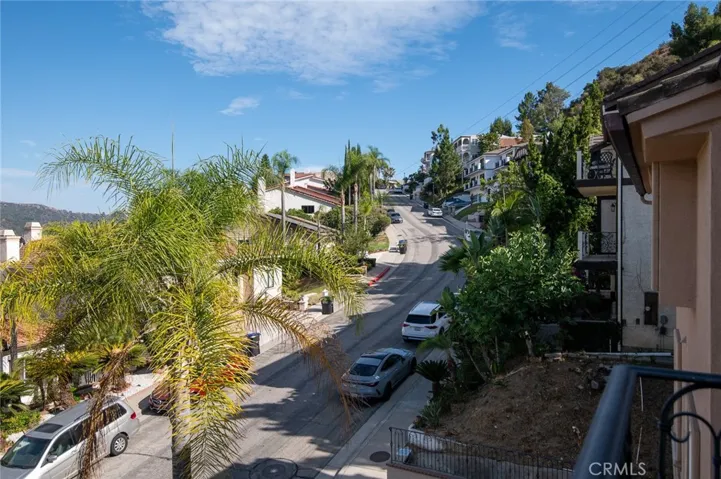 3435 Oakmont View Drive, Glendale, California 91208